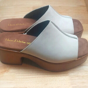 House of Harlow 1960 "Griffin" ivory Leather Slip-on Platform  Sandals 9